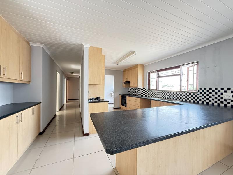 4 Bedroom Property for Sale in Bergzicht Western Cape